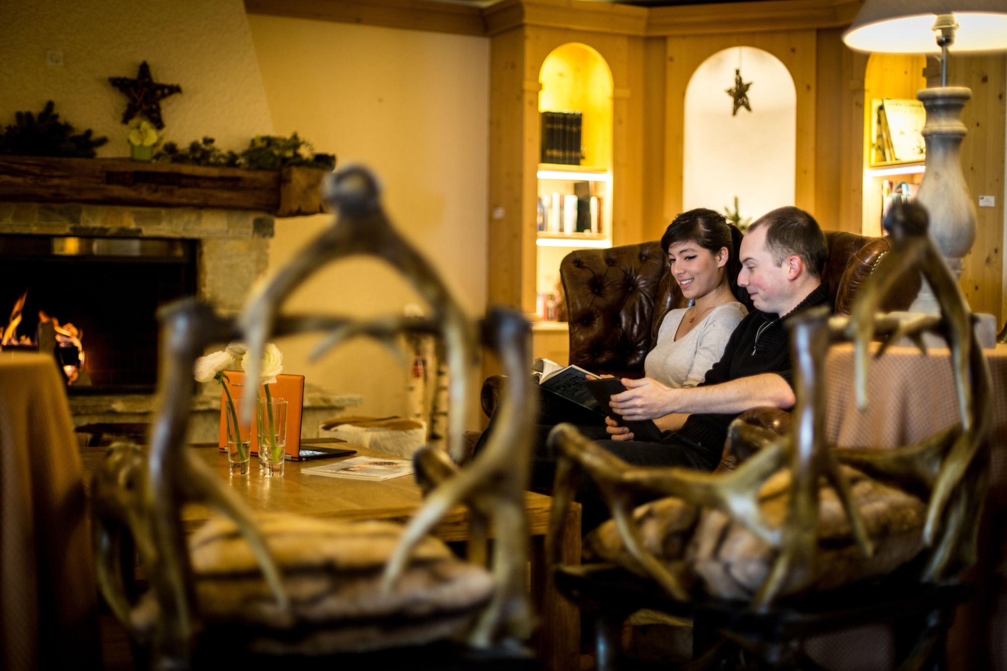 Chalet Royalp Hotel & Spa Вилар сюр Олон Екстериор снимка